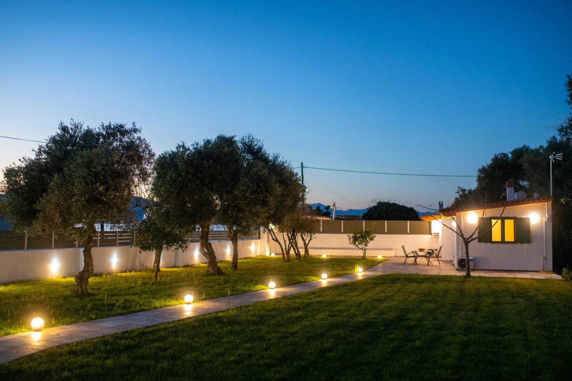 House By The Sea Villa Aigio Exterior photo